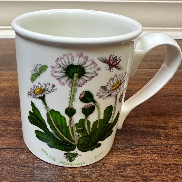 Portmeirion English Fine Bone China Botanic Garden Daisy & Marigold Butterfly - Picture 1 of 5